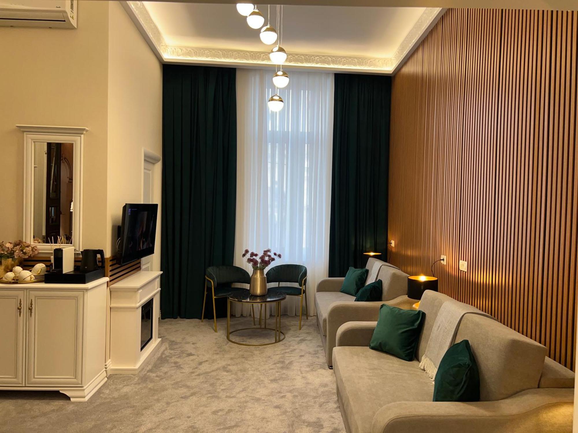 Hotel Downtown 4*
